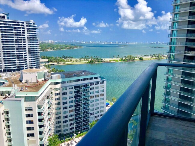 Building Photo - 650 NE 32nd St