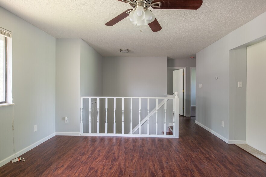 Building Photo - 11 Carriage Lane