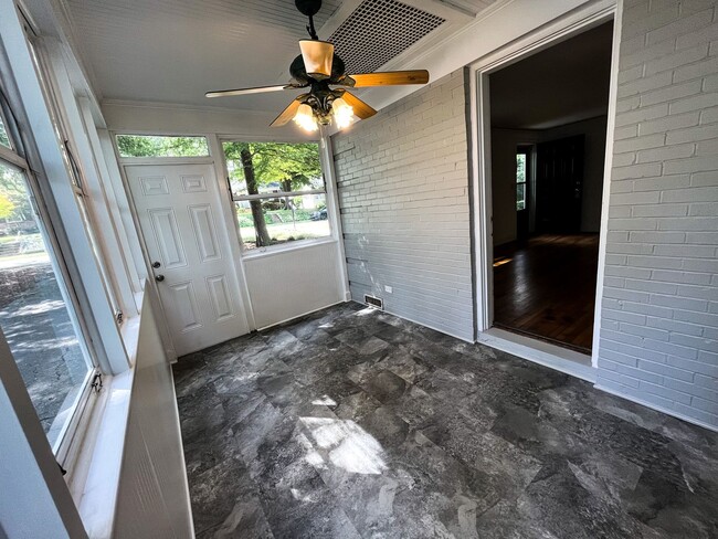 Building Photo - Gorgeous Greensboro 3 Bedroom 2 Bathroom H...