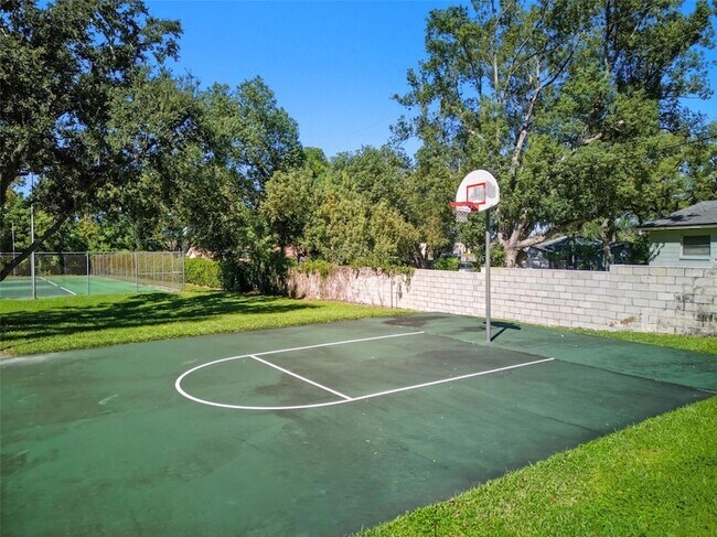 Building Photo - 525 Oak Haven Dr