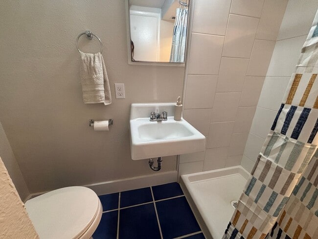 Building Photo - Spacious Four Bedroom Single Family Home