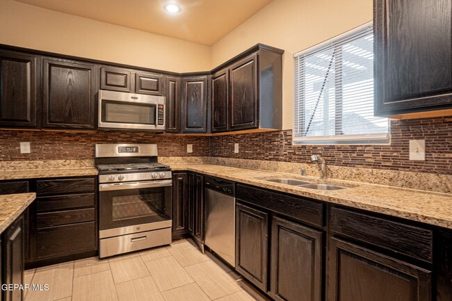 Building Photo - 7321 Mission Viejo Dr