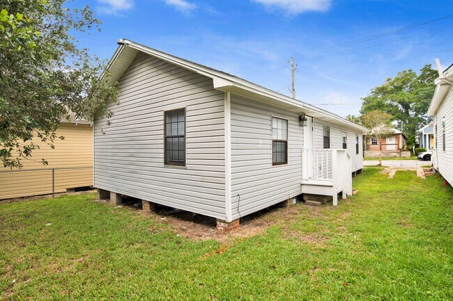 Building Photo - Downtown Pensacola Home For Rent