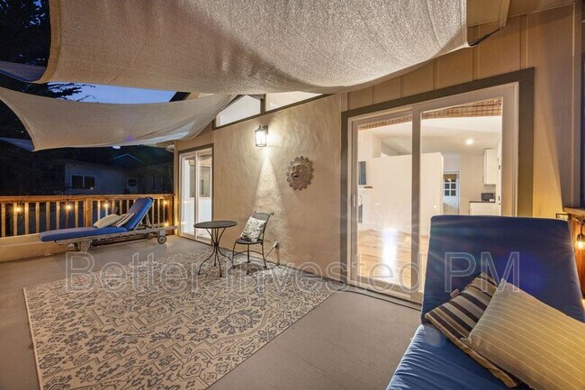 Building Photo - 2061 Woodside Dr