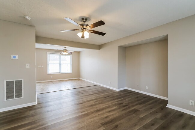 Building Photo - 6220 Maravian Dr