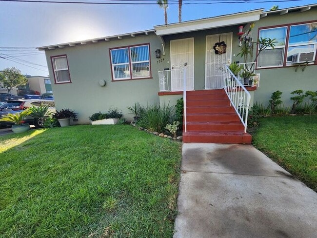 Building Photo - Vintage duplex near La Mesa Village + base...