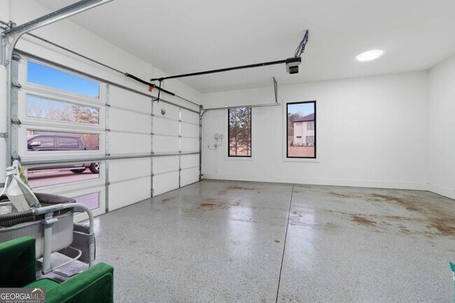 Building Photo - 556 Versailles Dr