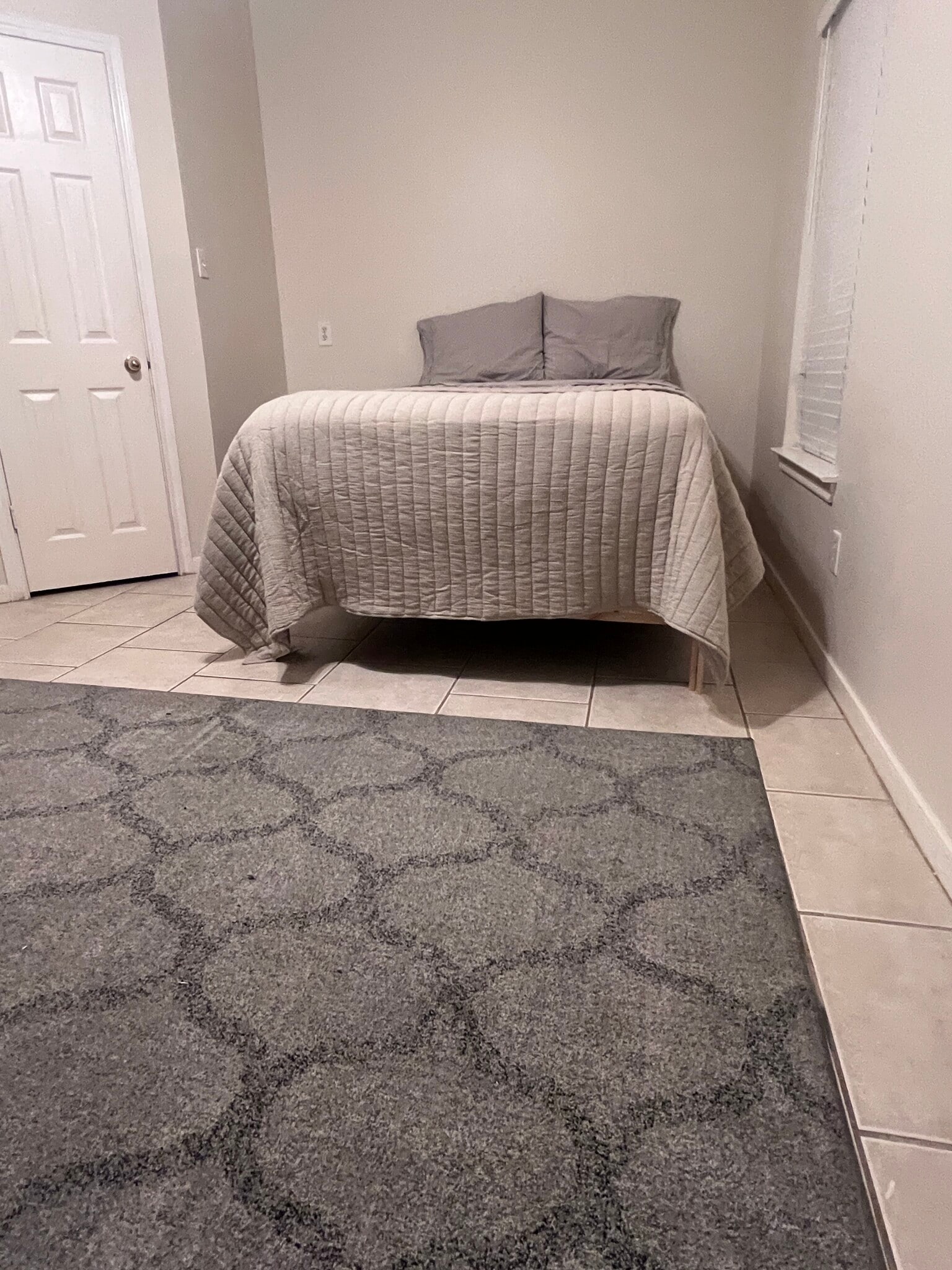 Building Photo - 2324 Sheridan St