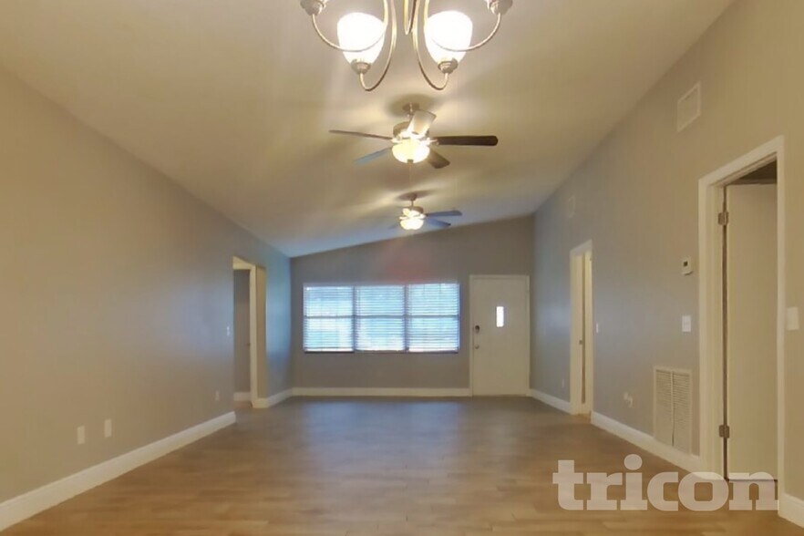 Building Photo - 12449 Blue Heron Way