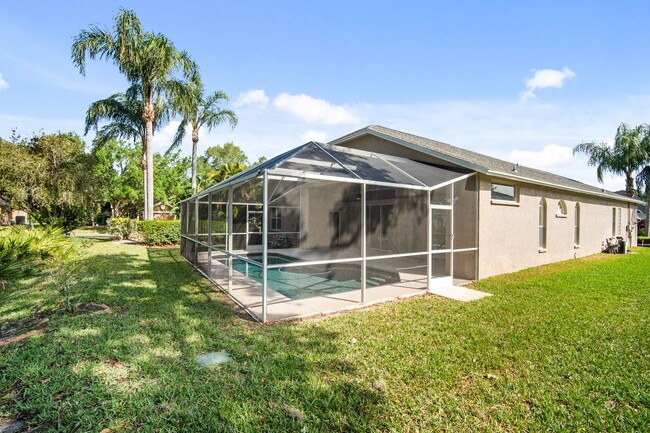 Building Photo - Enjoy the luxury living in Kingshyre, a hi...