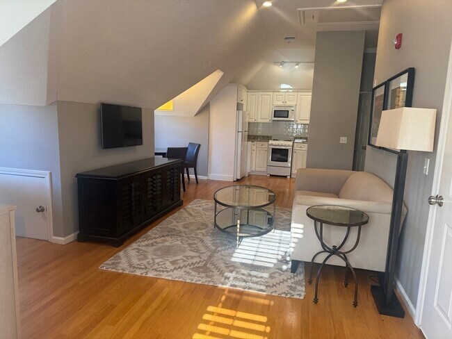 Building Photo - 56 Eliot St