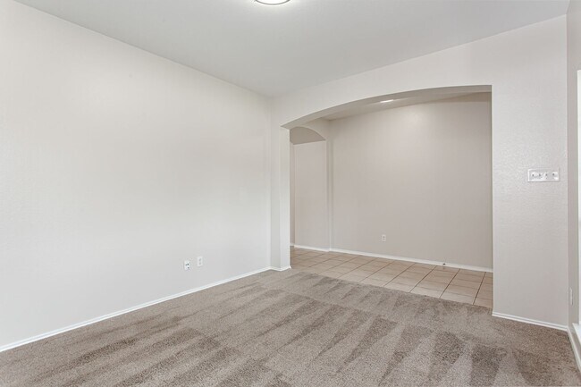 Building Photo - 4 Bedroom 2 Bath Home for Rent