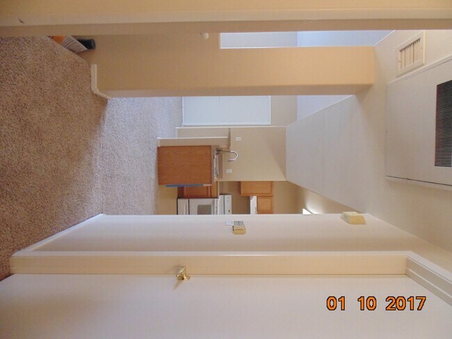 Building Photo - COZY 2 BEDROOM 2 FULL BATH CONDO LOCATED ON SECOND LEVEL