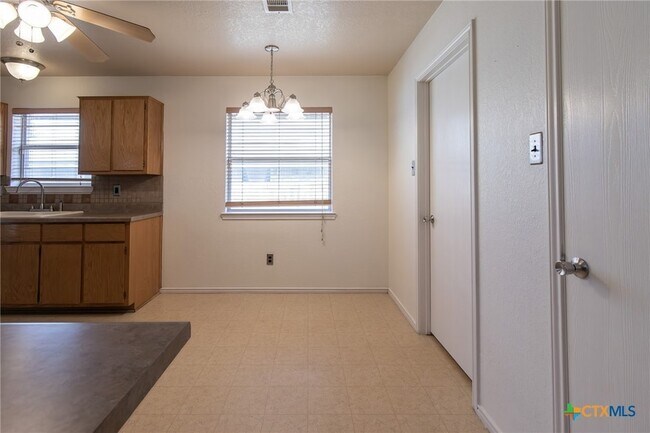 Building Photo - 4507 Aspen Dr