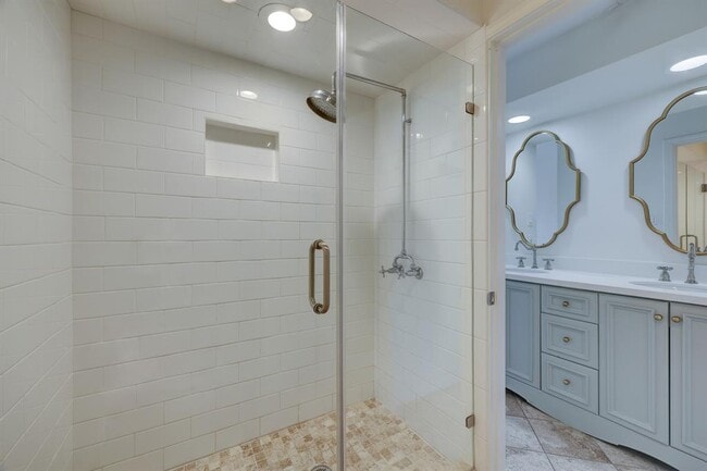 Building Photo - 5858 Sugar Hill Dr