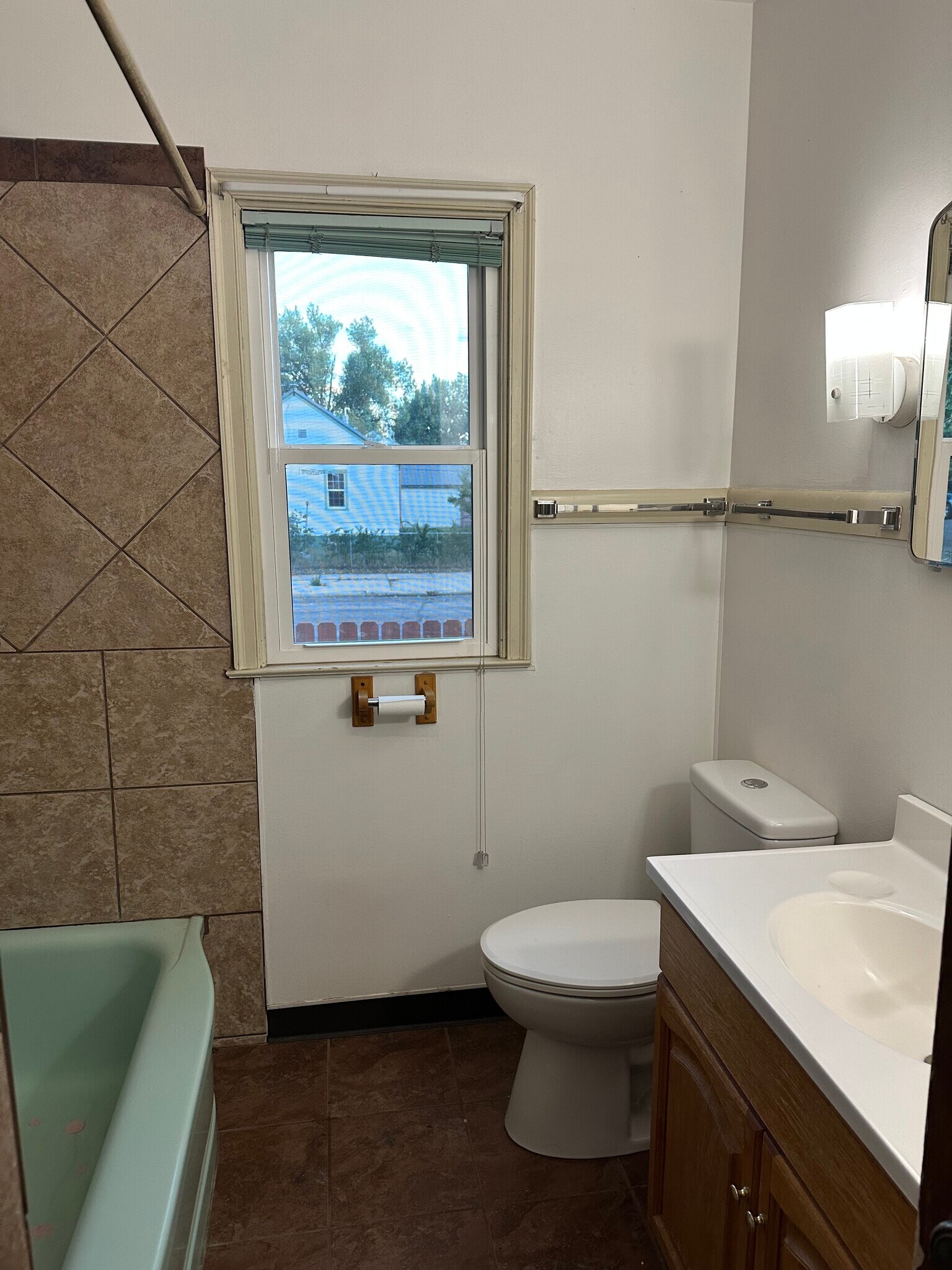 Building Photo - 820 S 10th St