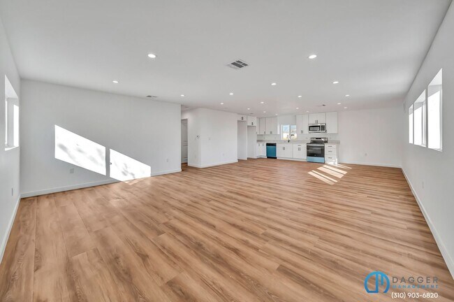 Building Photo - 11845 Hamlin St