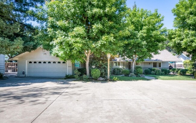 Building Photo - 39771 Rd 33