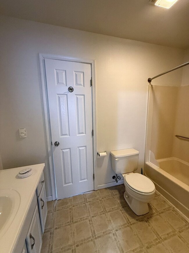 Building Photo - 1308 S Mt Joy St