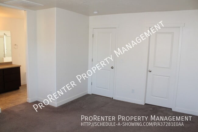 Building Photo - 1045 Stonehaven Dr