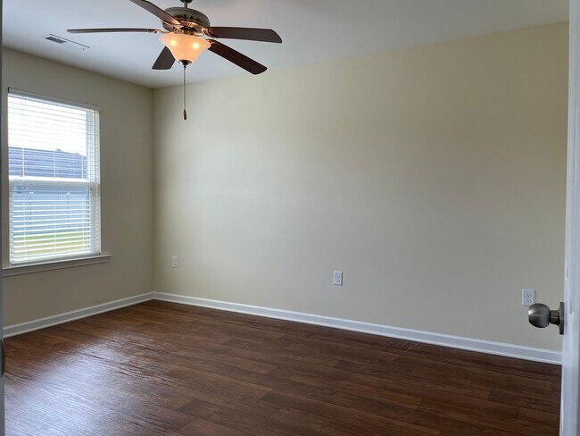 Building Photo - AVAILABLE SOON! Don't miss this Beautiful 3BR/2BA home in St. John's Ridge!