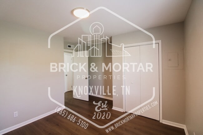 Building Photo - 137 Tallent Way