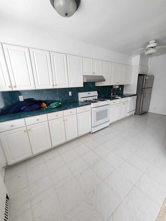 Building Photo - 30-18 81st St