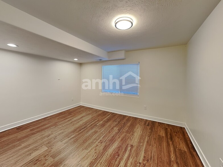 Building Photo - 602 Koins Way