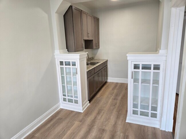 Building Photo - 4753 N Monticello Ave