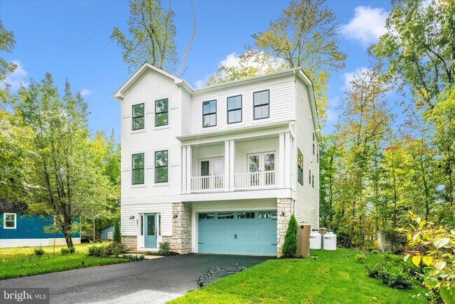 Building Photo - 801 Cedar Ave