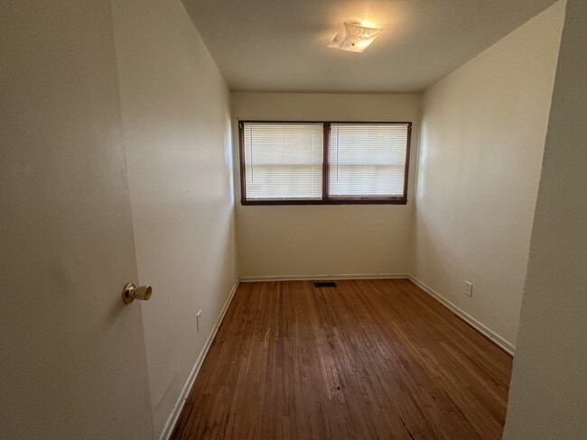 Building Photo - 400 Lancashire Rd