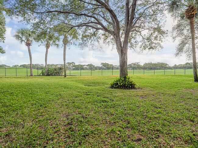 Building Photo - 5045 Fairways Cir