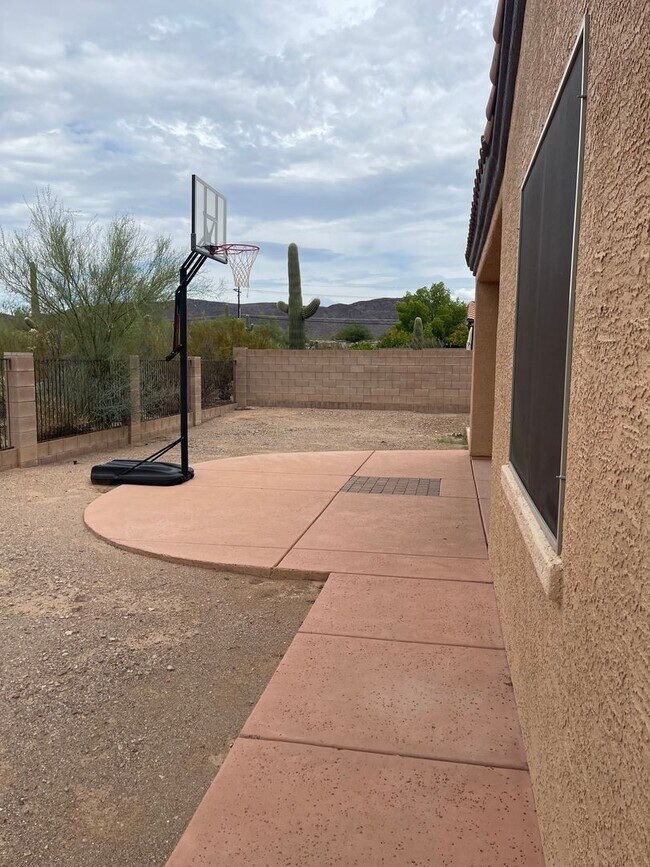 Building Photo - Southwest Beauty