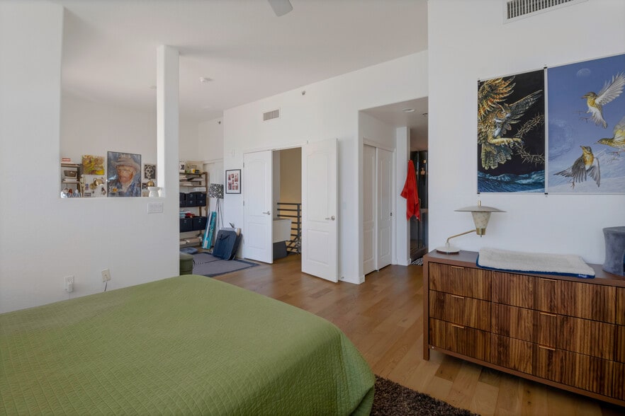 Building Photo - 17 W Vernon Ave