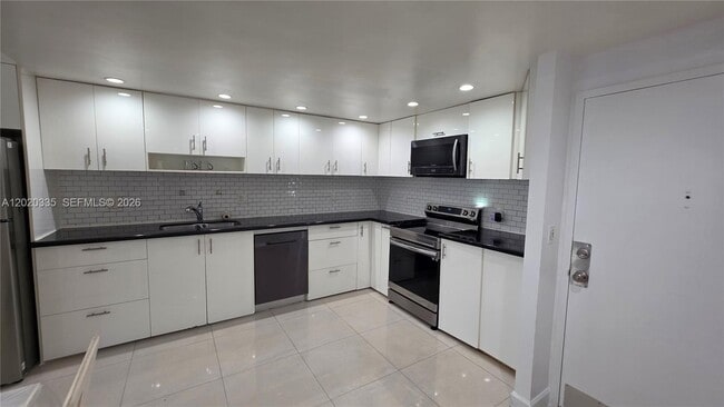 Building Photo - 1351 NE Miami Gardens Dr