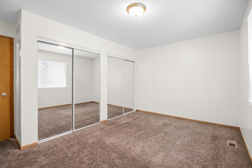 Building Photo - 955 Parker Blvd