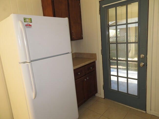 Building Photo - 3 bedroom, joined 1.5 bath ranch style home for rent