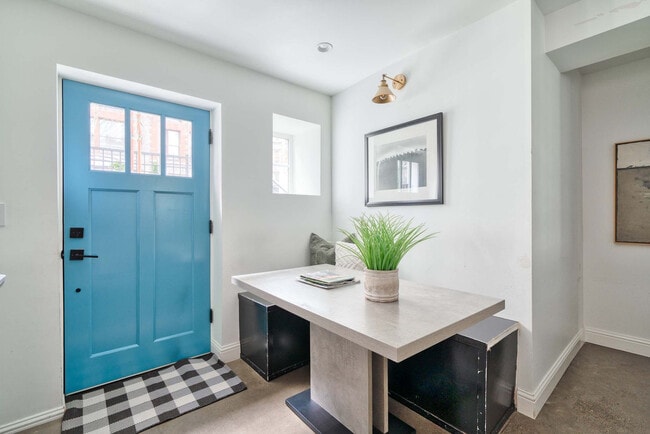 Building Photo - 18 NW 22nd Pl