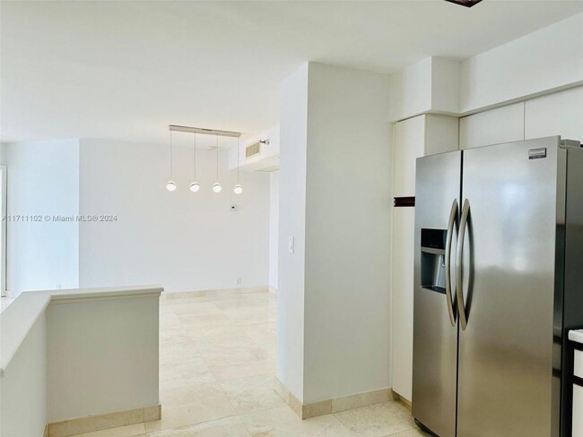 Building Photo - 2 bedroom in Aventura FL 33180