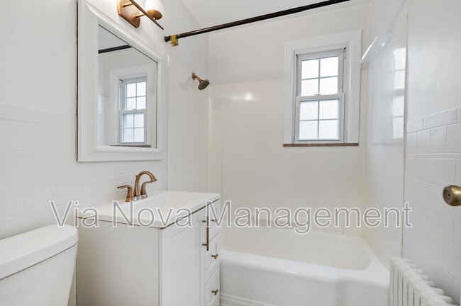 Building Photo - 836 Thorn St