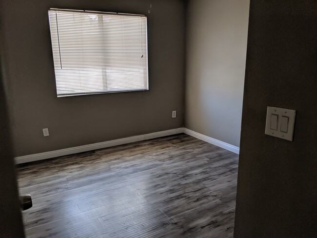 Building Photo - 2 BED 2 BATH FIRST FLOOR CONDO!!