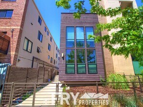 Building Photo - Spacious Duplex in the Heart of Downtown