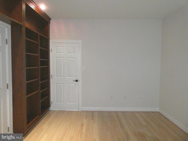 Building Photo - 6422 Lake Meadow Dr