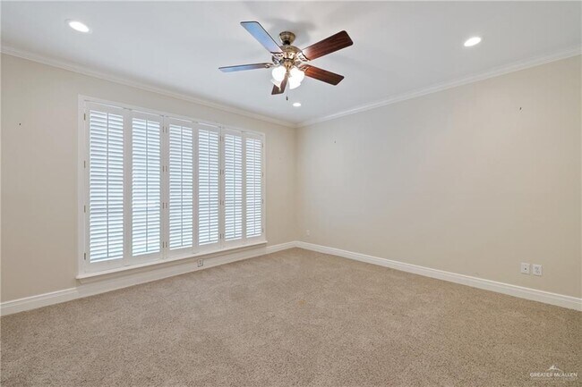 Building Photo - 11 Moorefield Rd