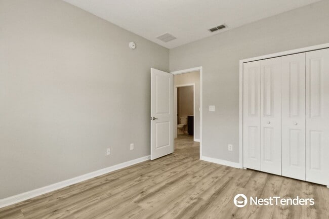 Building Photo - Five Bedroom Beauty in Plummer Creek!