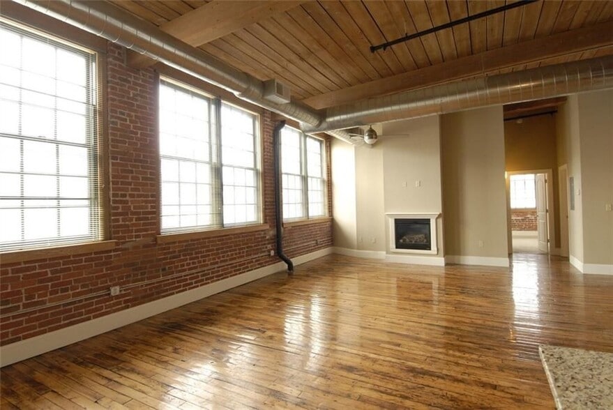 Building Photo - 624 Washington St