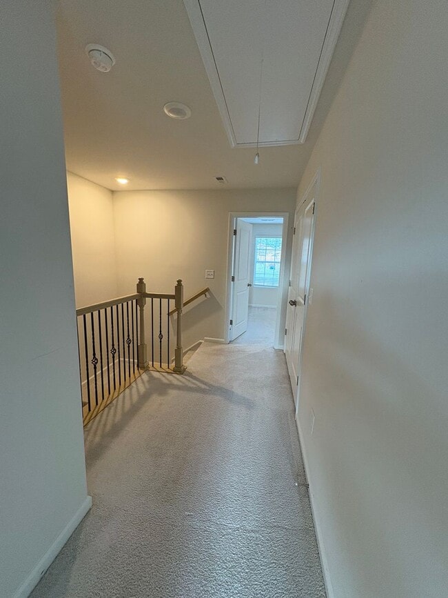 Building Photo - 3 Bedroom 2.5  Bath Townhome in Travelers ...