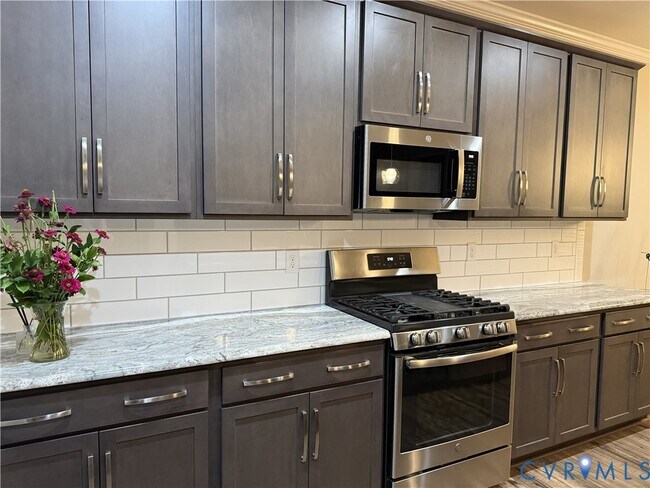 Building Photo - 4018 Tin Roof Way