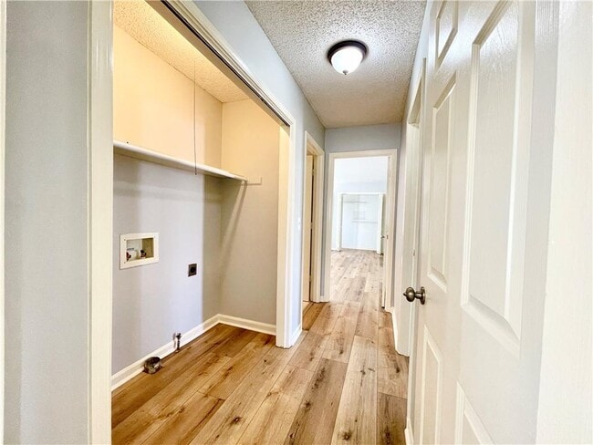 Building Photo - 1721 Emerson Ct NE