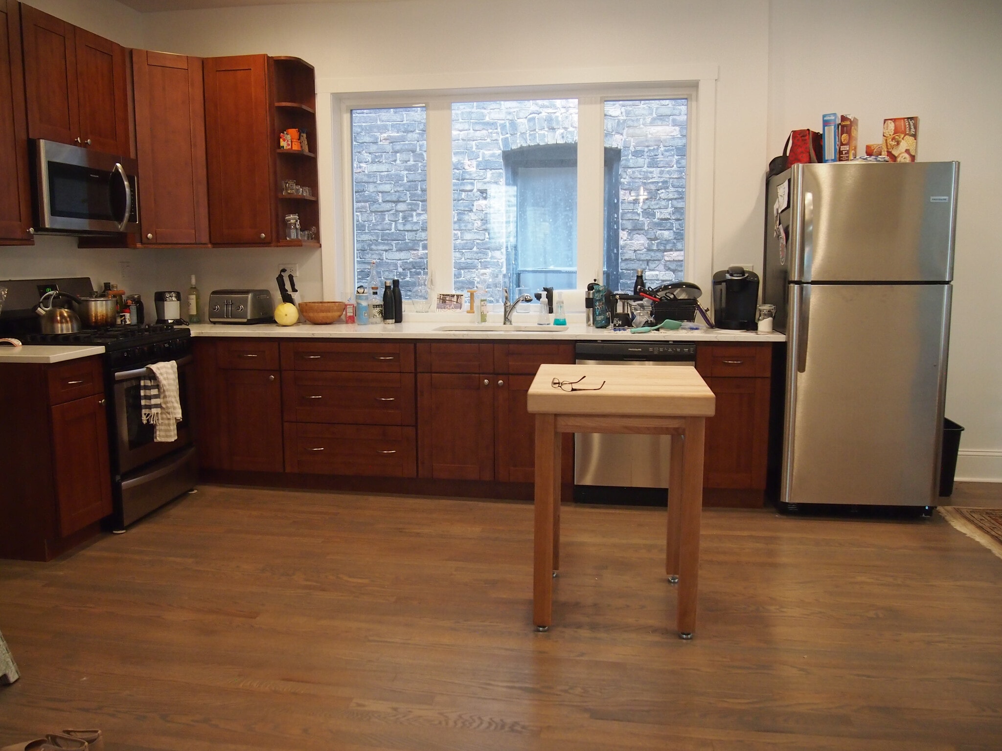 Energy star stainless steel appliances and bamboo cabinets - 1517 N Bell Ave
